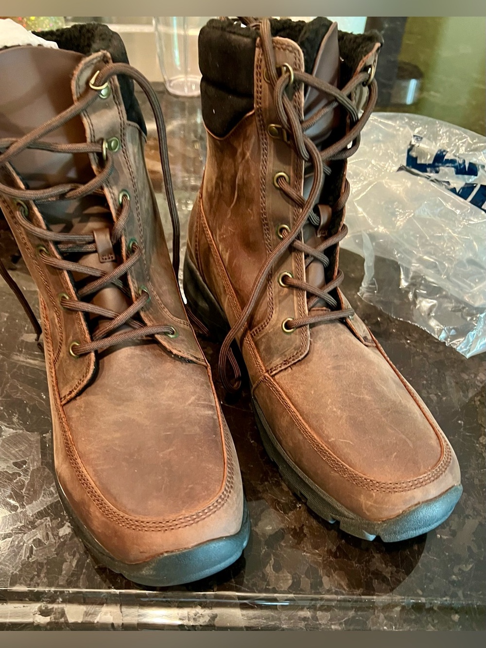 Lands’ End Men’s Insulated Snow Boot (13) Never Worn.